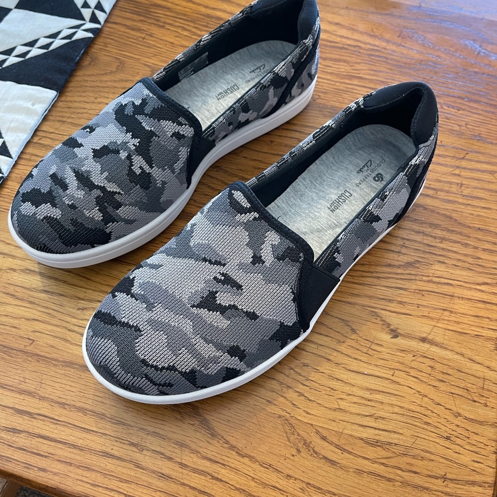 Clark’s Cloud Steppers Women’s Size 7 shoes